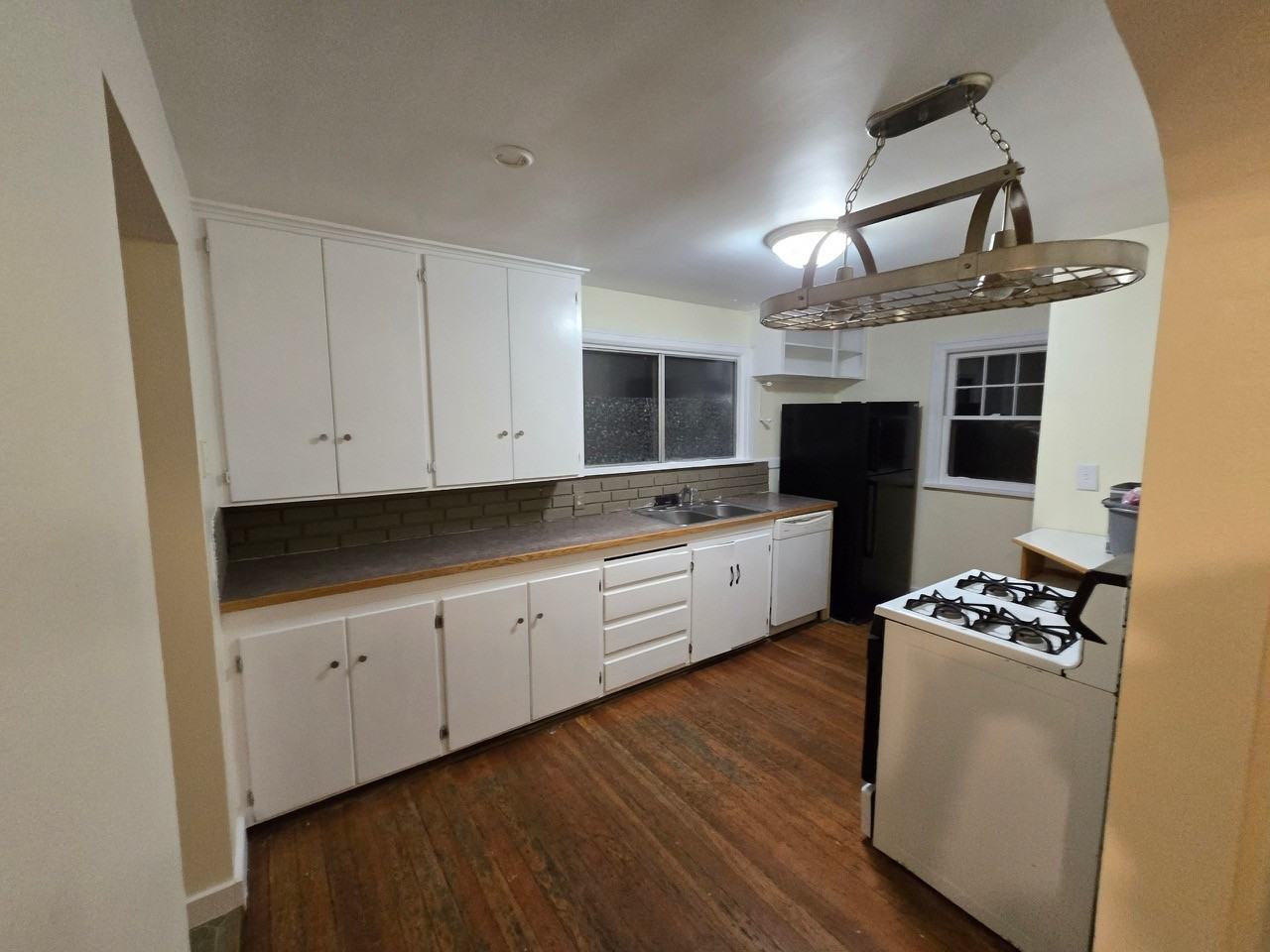 727 Woodford St Frnt - Photo 4 of 8