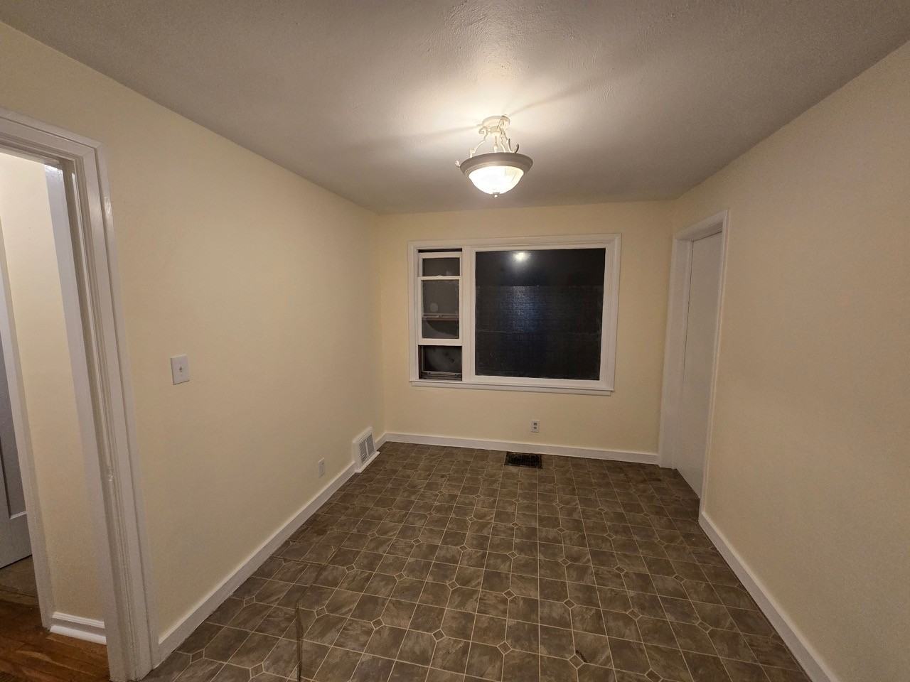 727 Woodford St Frnt - Photo 6 of 8