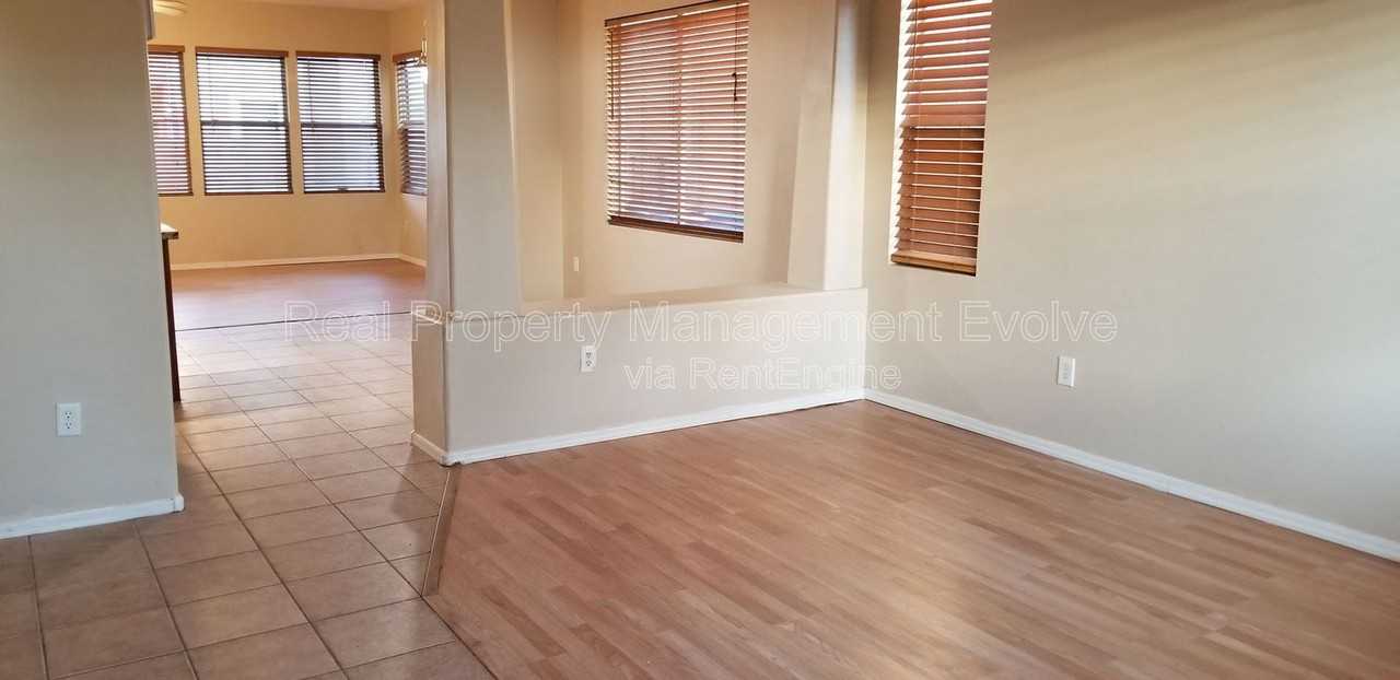 7006 S 40th Ave - Photo 3 of 21