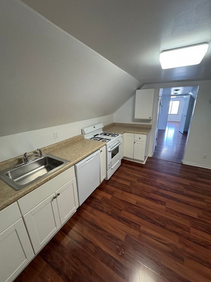 331 Bracken Ave - Photo 2 of 10