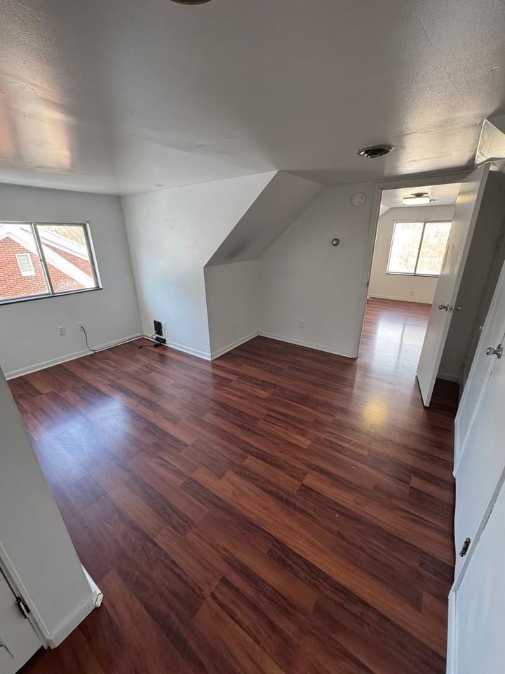 331 Bracken Ave - Photo 3 of 10