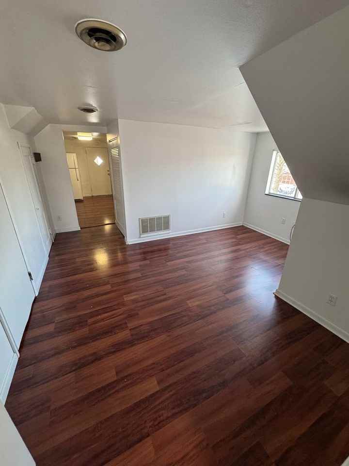 331 Bracken Ave - Photo 4 of 10