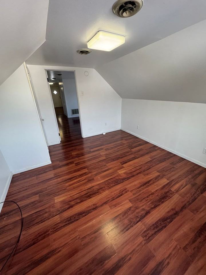 331 Bracken Ave - Photo 6 of 10