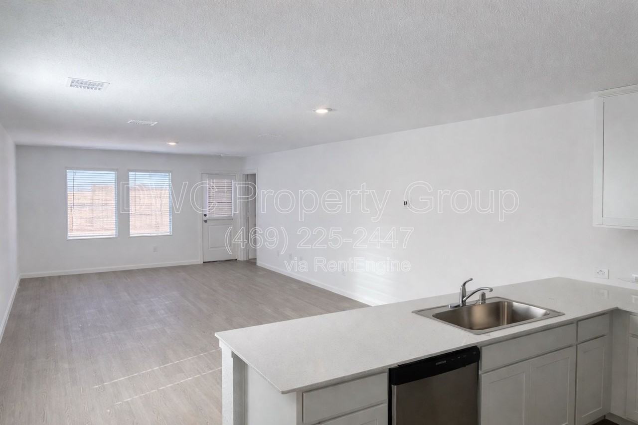 3017 Campeiro Ave - Photo 3 of 10