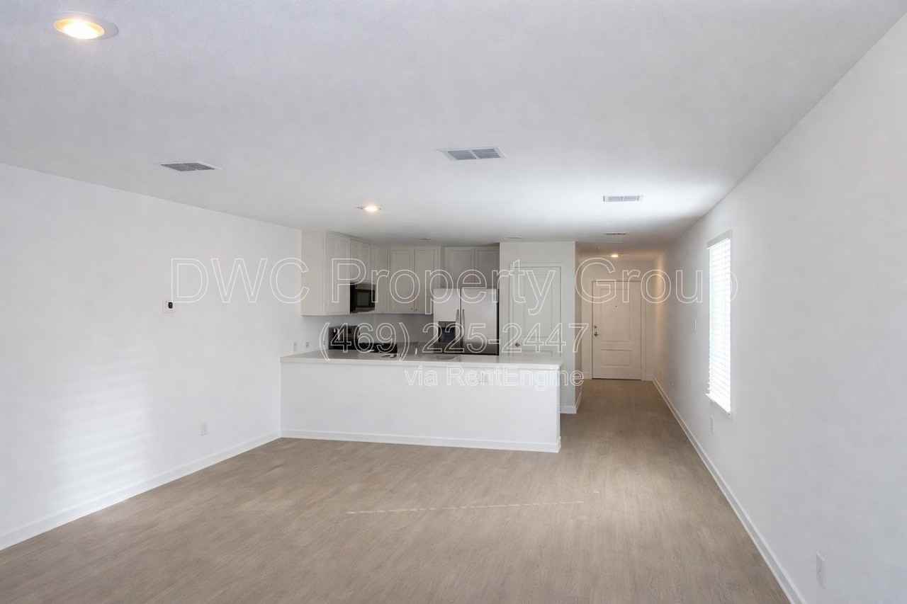 3017 Campeiro Ave - Photo 4 of 10