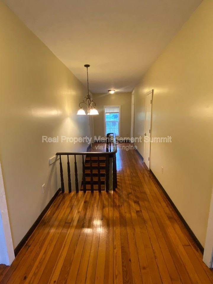 817 Grayson Ave - Photo 4 of 17