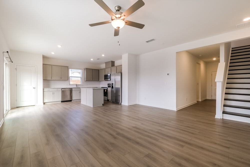 3166 Bronte Ct Se - Photo 5 of 17