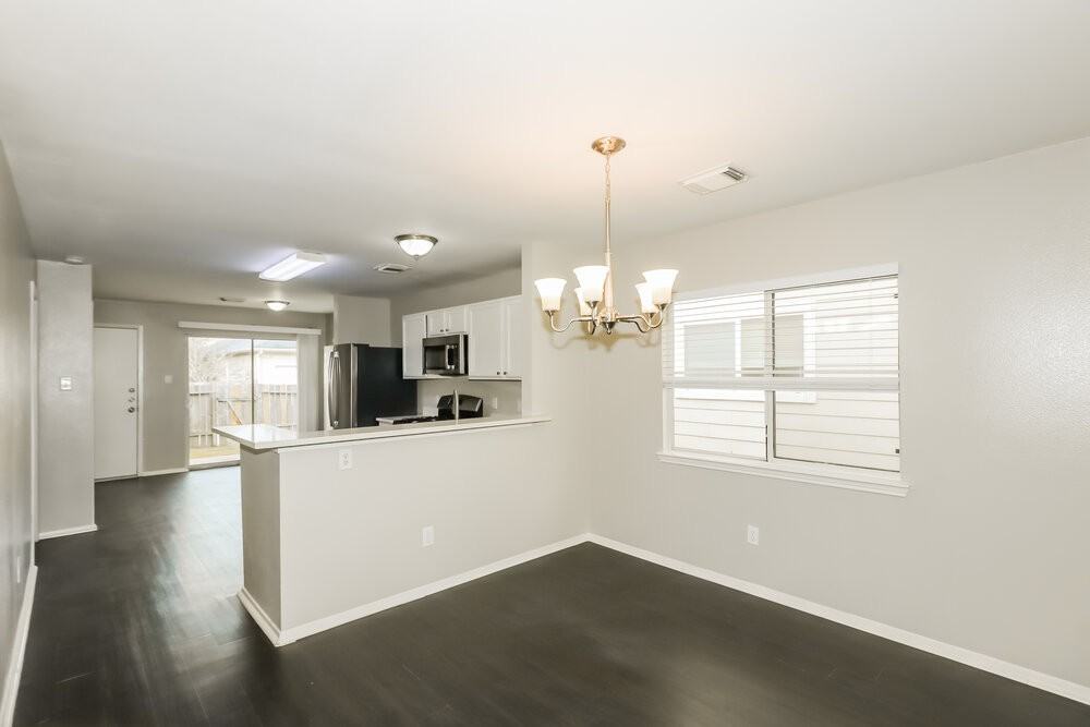 6154 Settlers Lake Cir E - Photo 5 of 16