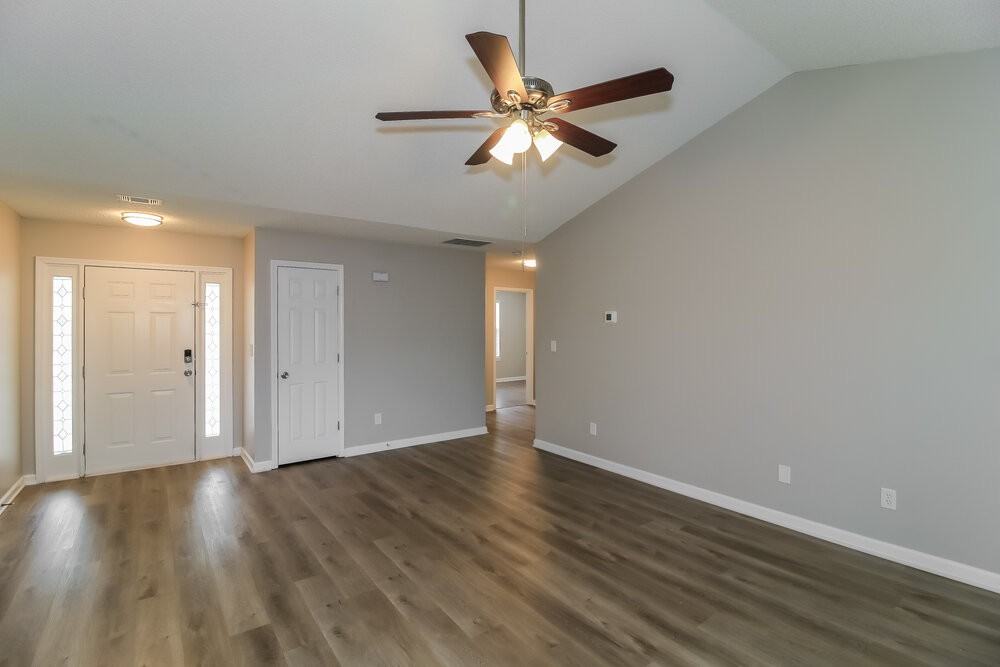 604 Fieldcrest Dr - Photo 6 of 16