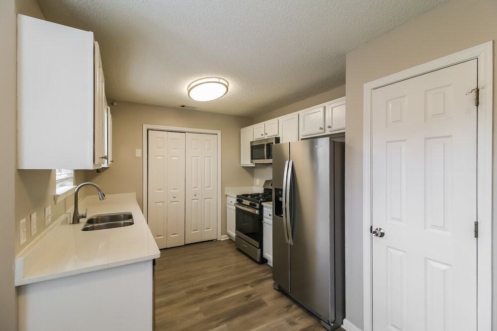 604 Fieldcrest Dr - Photo 7 of 16