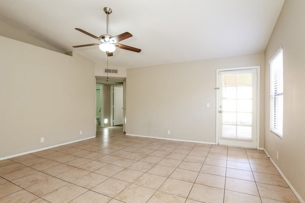 3814 W Marconi Ave - Photo 3 of 16
