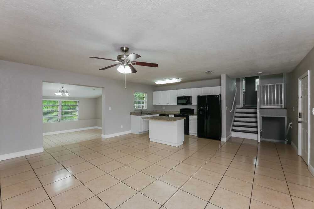 20255 Ne 12th Ave - Photo 5 of 18