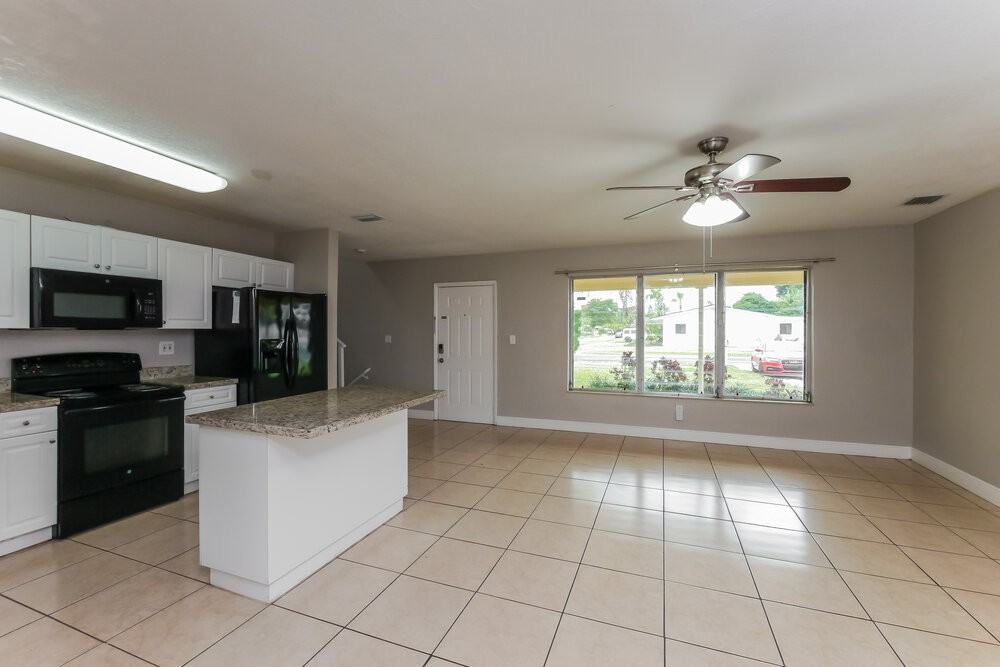 20255 Ne 12th Ave - Photo 6 of 18