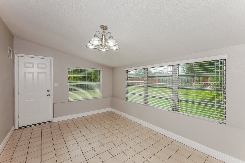 20255 Ne 12th Ave - Photo 7 of 18