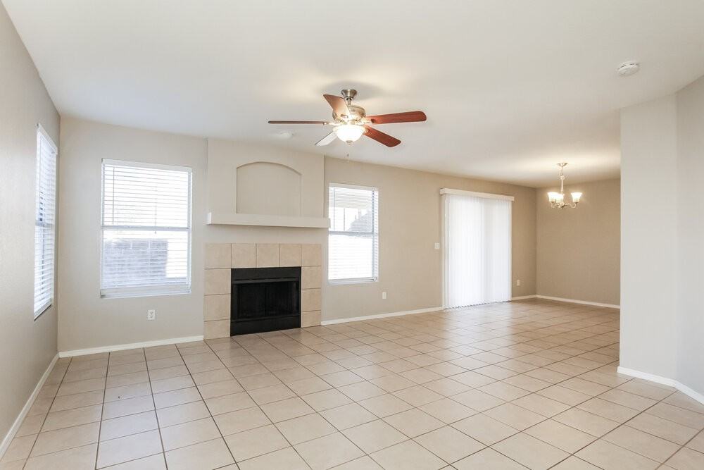 11322 W Loren Ln - Photo 4 of 17