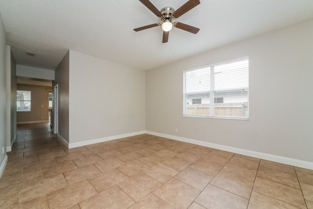 439 Vicks Landing Dr - Photo 3 of 16