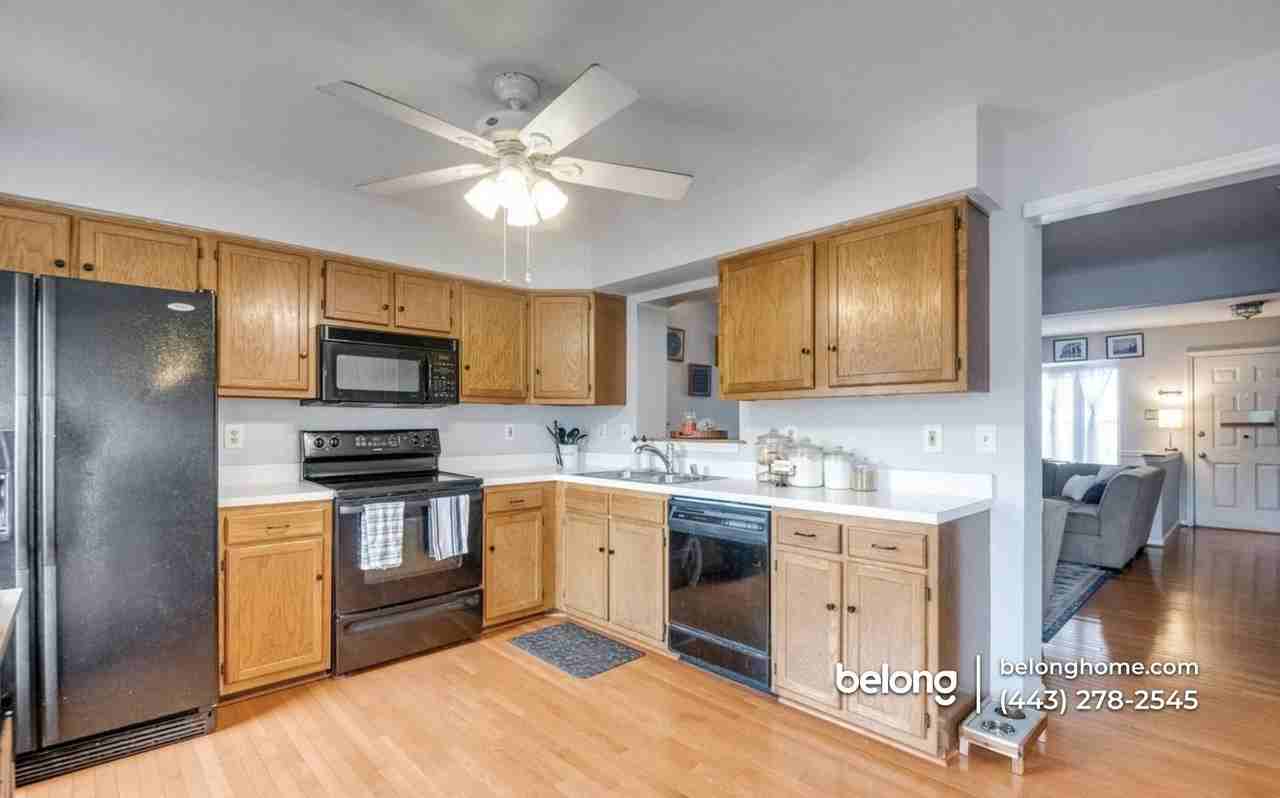 1152 Oakmoor Ct - Photo 4 of 12