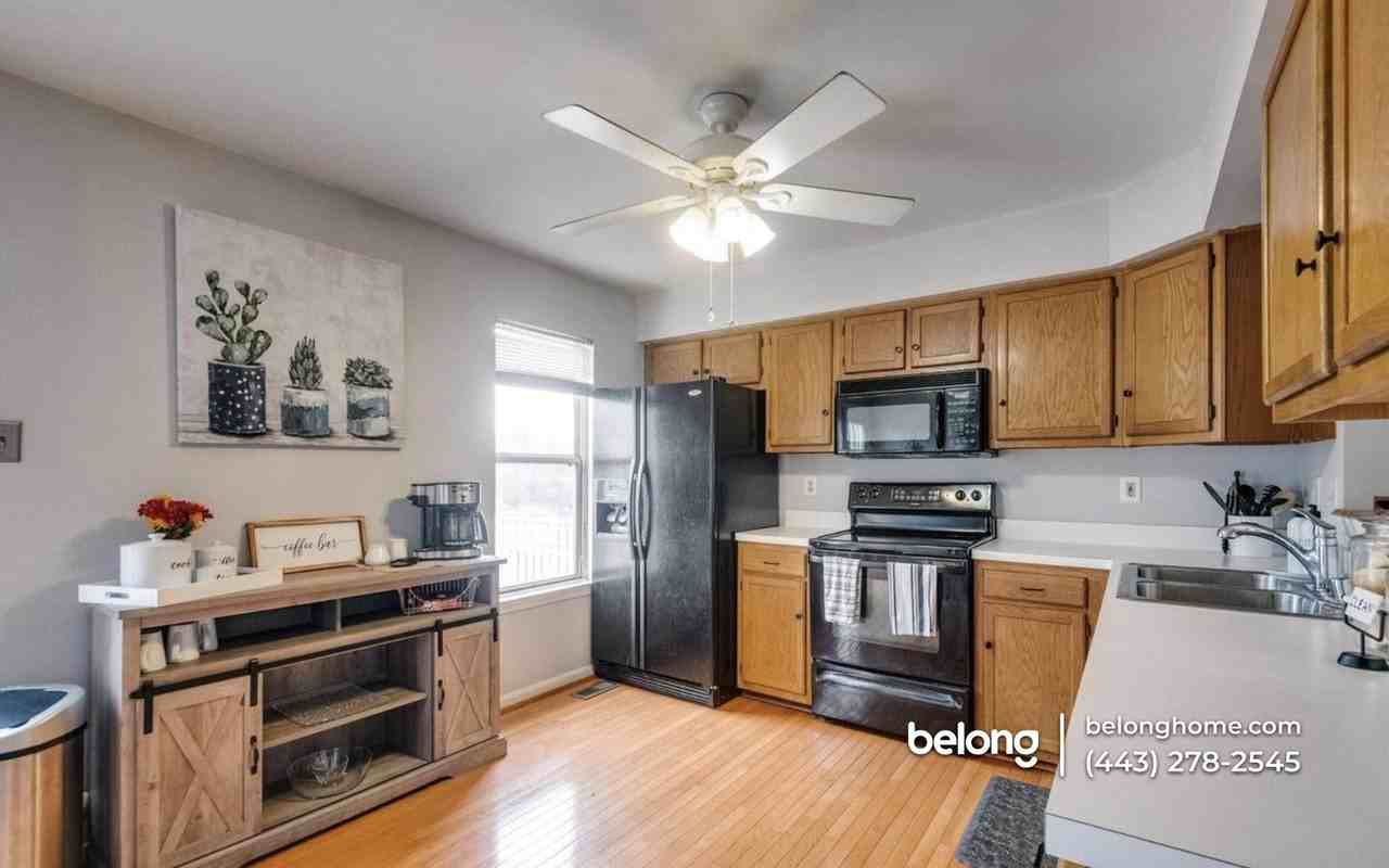 1152 Oakmoor Ct - Photo 5 of 12