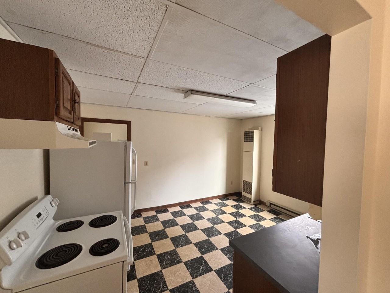 752 Middle St #2 - Photo 4 of 17