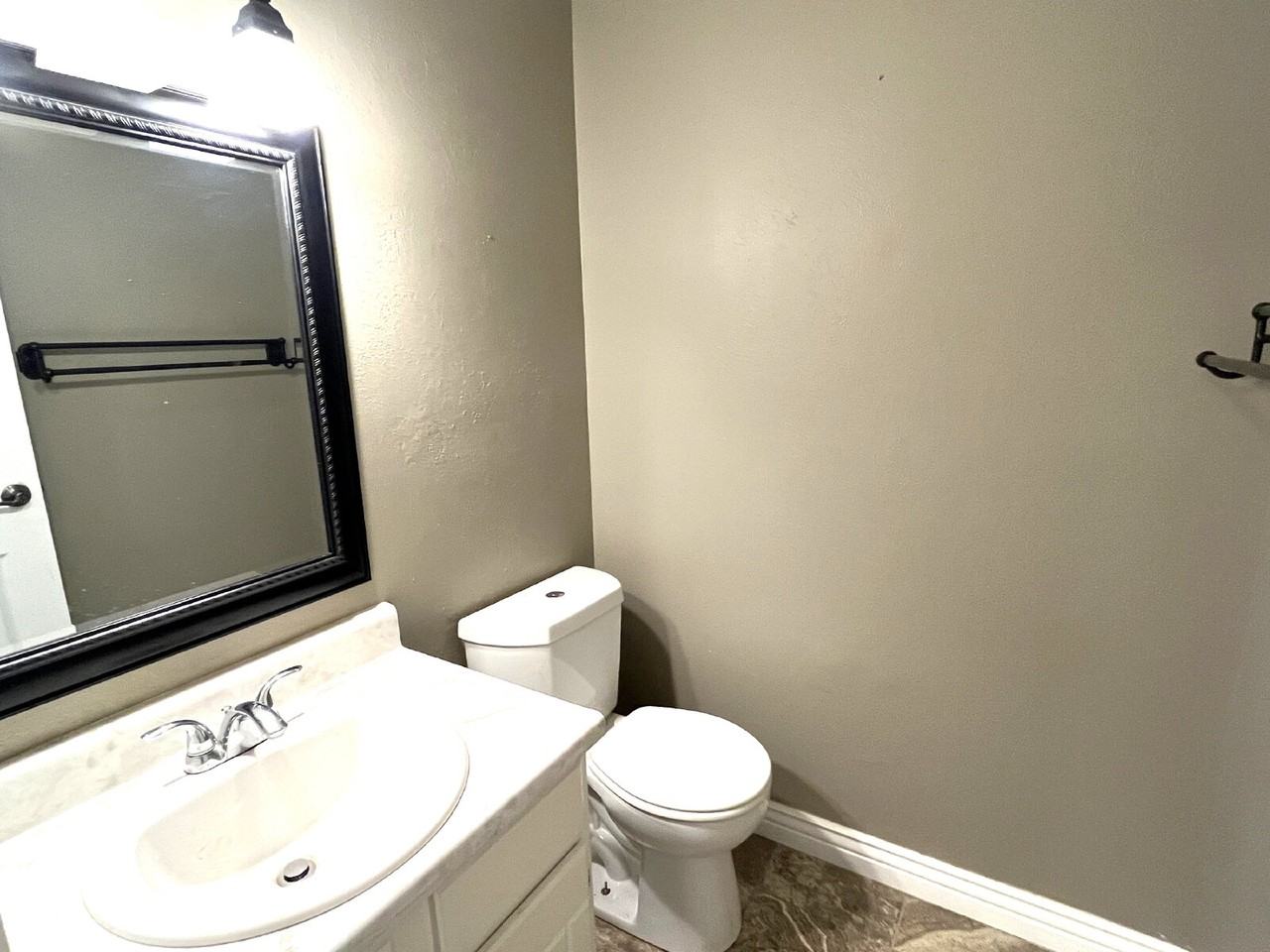 234 W Rockrimmon Blvd - Photo 7 of 19