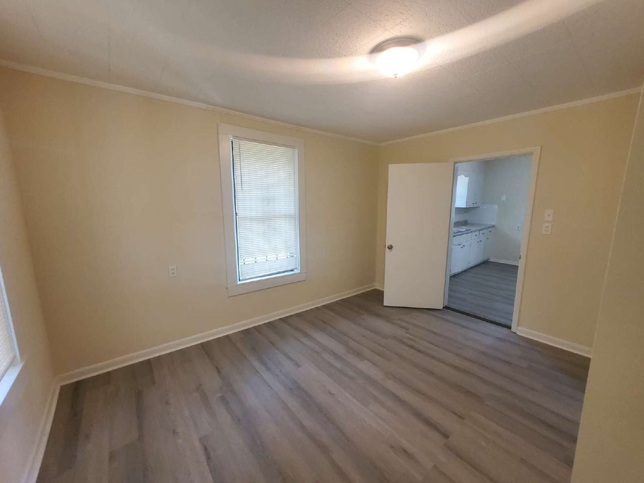 320 Macon St - Photo 7 of 11