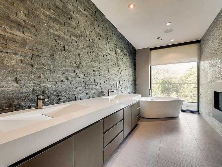 4236 Glenwood Ave - Photo 3 of 36