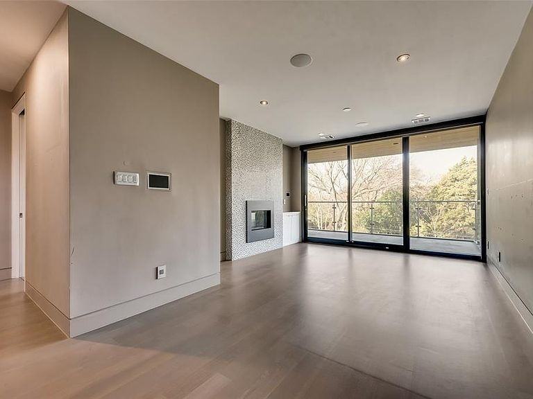 4236 Glenwood Ave - Photo 7 of 36