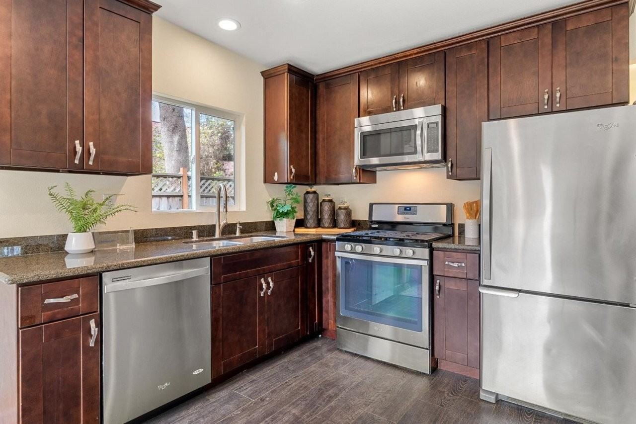 2040 Yates Ave - Photo 4 of 12