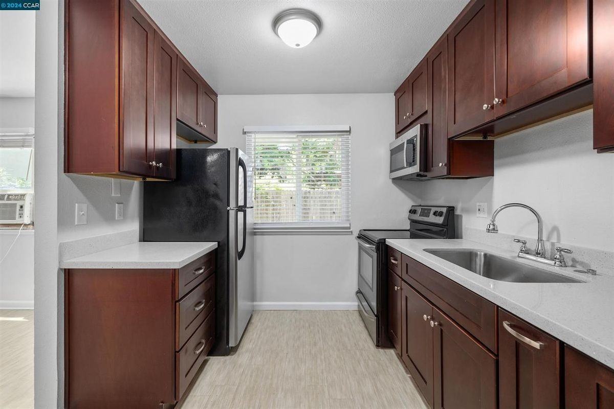 1417 Berrellesa St - Photo 2 of 10