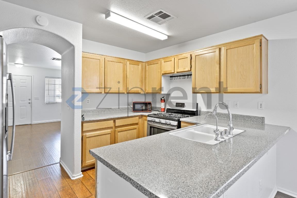 2005 Rose Coral Ave - Photo 7 of 28