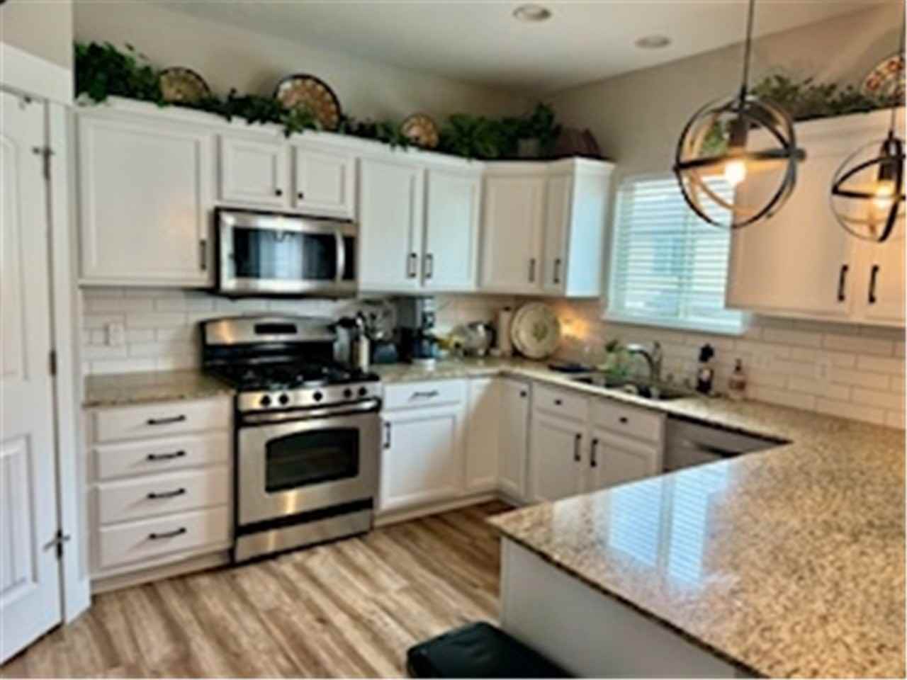 527 W Pumpkin Patch Dr - Photo 2 of 3