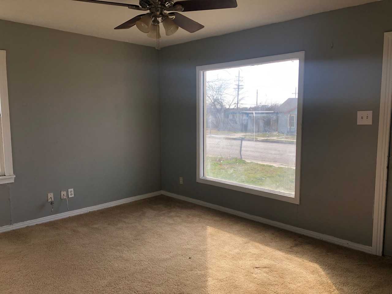 301 S Independence St - Photo 2 of 9