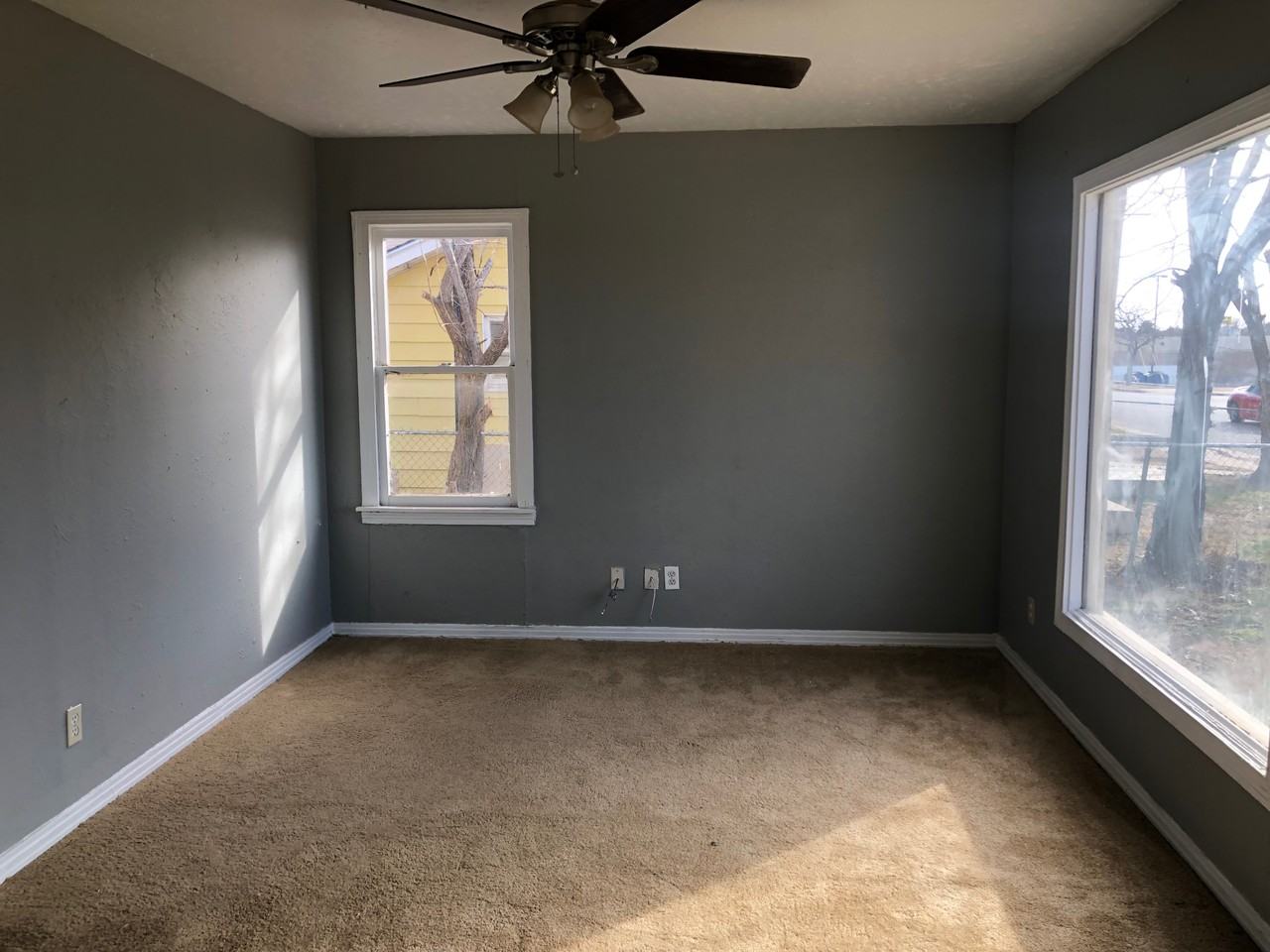 301 S Independence St - Photo 3 of 9