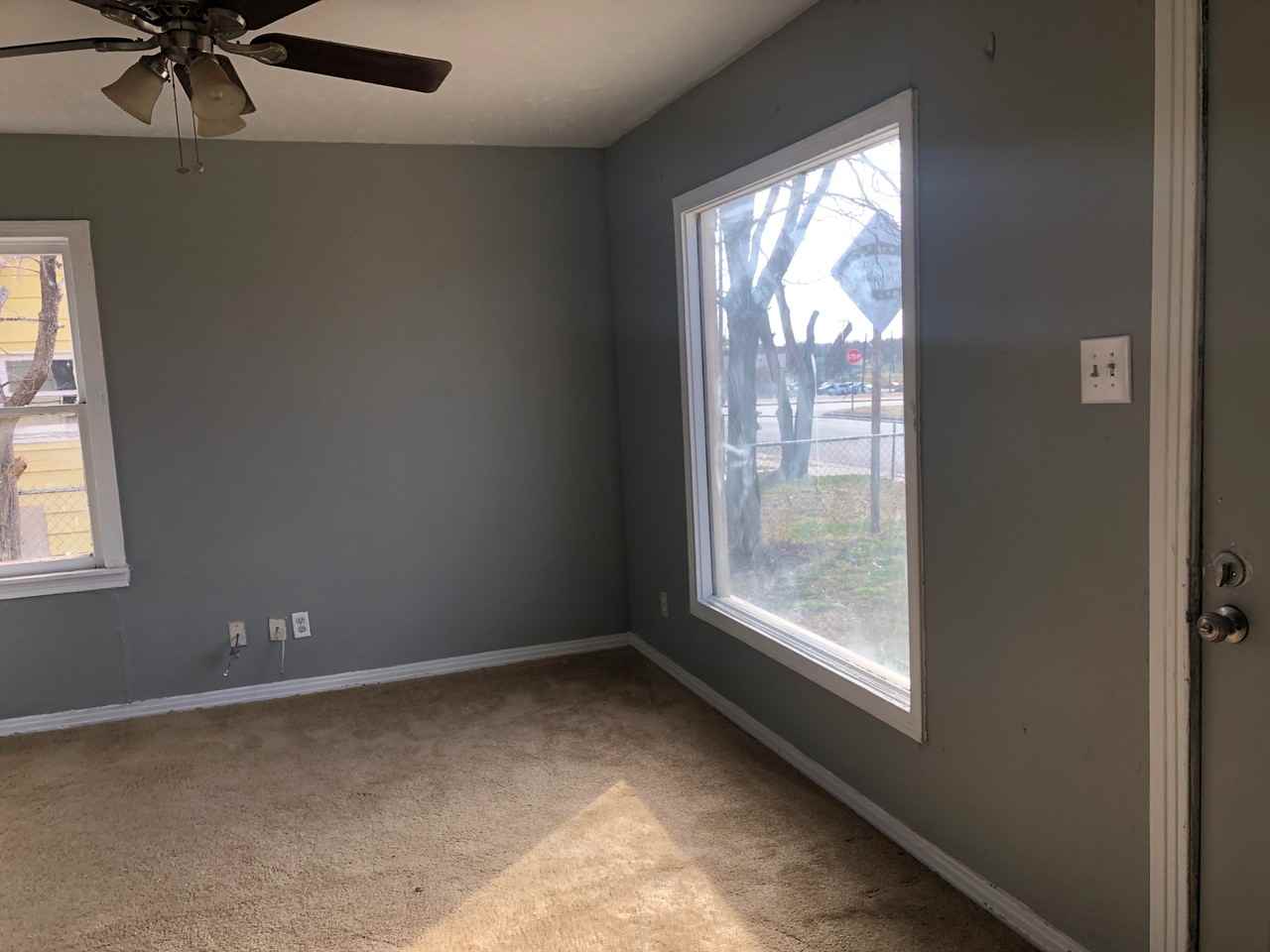 301 S Independence St - Photo 6 of 9