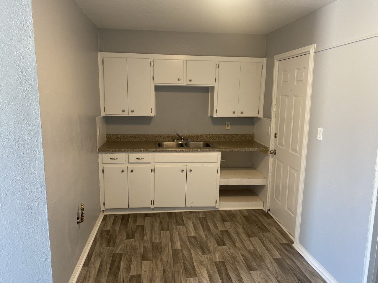 1339 Aster St - Photo 4 of 10