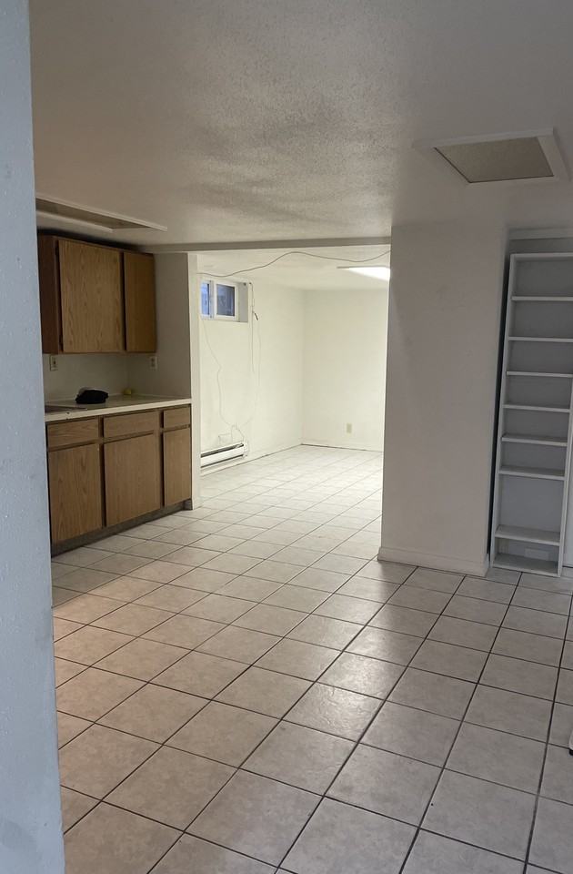 412 15th Ave S #4 - Photo 4 of 11