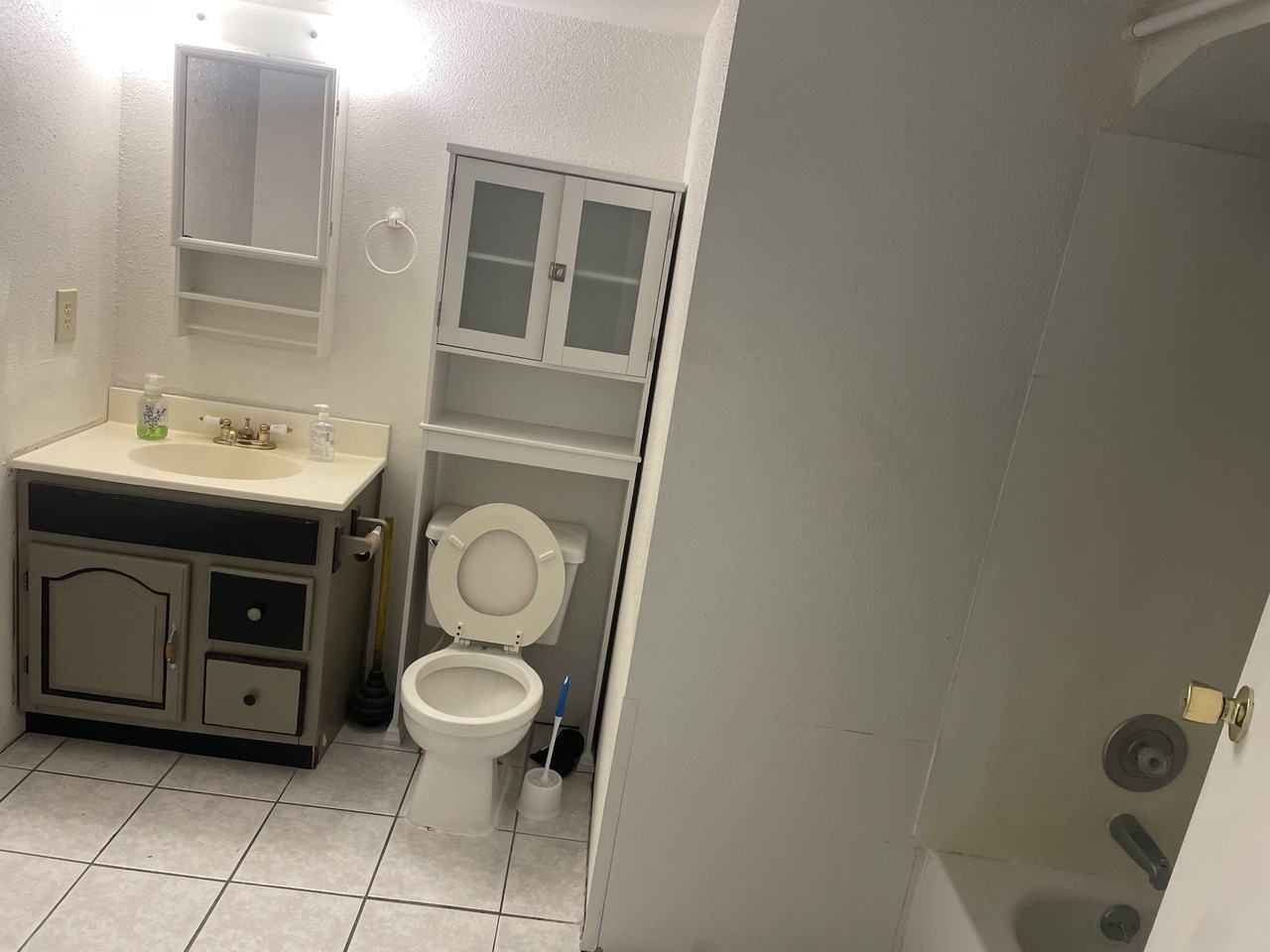 412 15th Ave S #4 - Photo 7 of 11