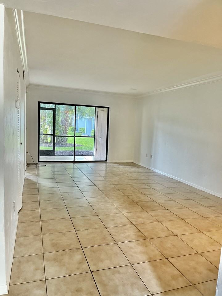 28121 Pine Haven Way - Photo 4 of 10