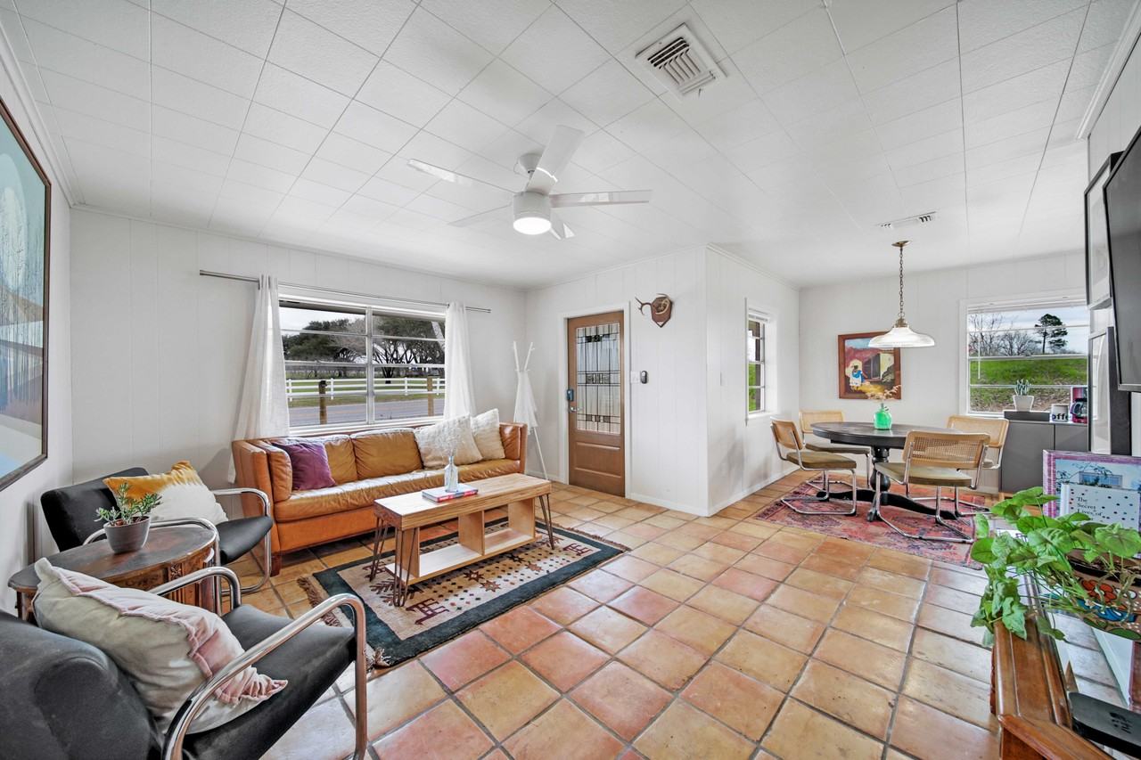 9252 Fm 949 - Photo 4 of 24