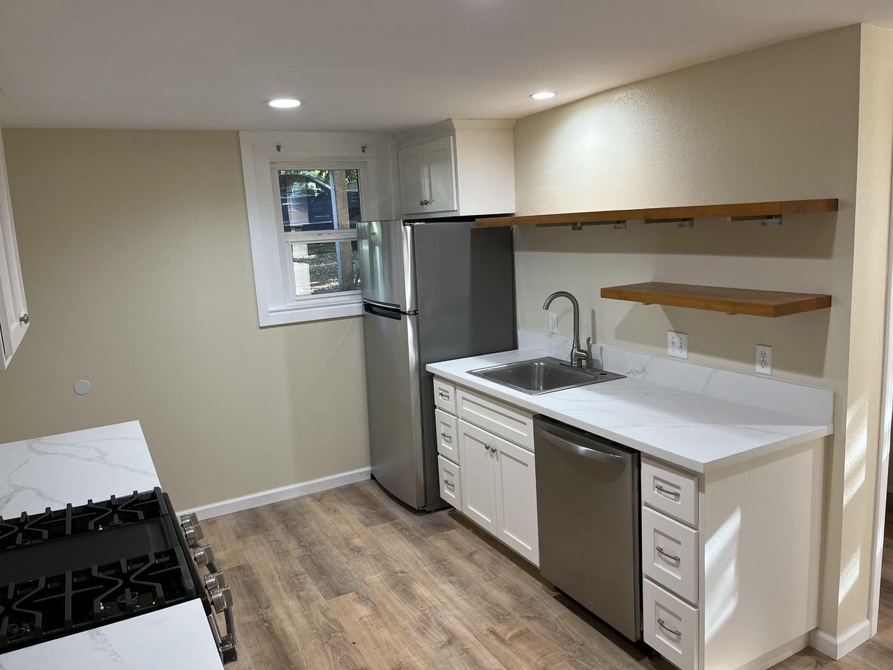 1240 Warner St #5 - Photo 3 of 10