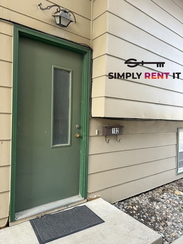 209 E 6th St #101 - Photo 2 of 14