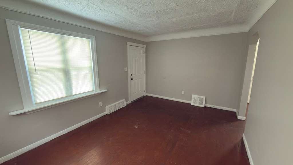 19210 Revere St - Photo 2 of 12