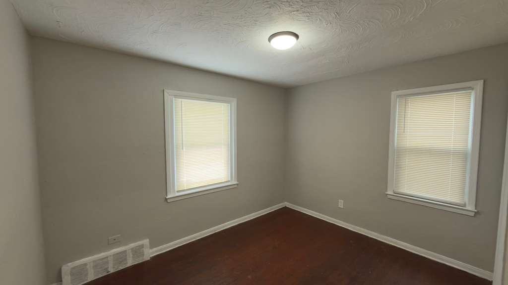 19210 Revere St - Photo 3 of 12