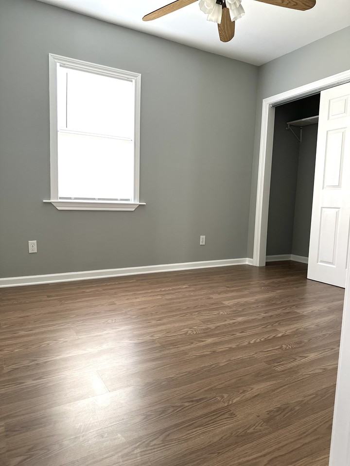 655 Avenue A - Photo 3 of 11