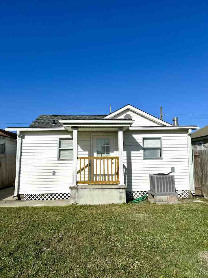 655 Avenue A - Photo 4 of 11