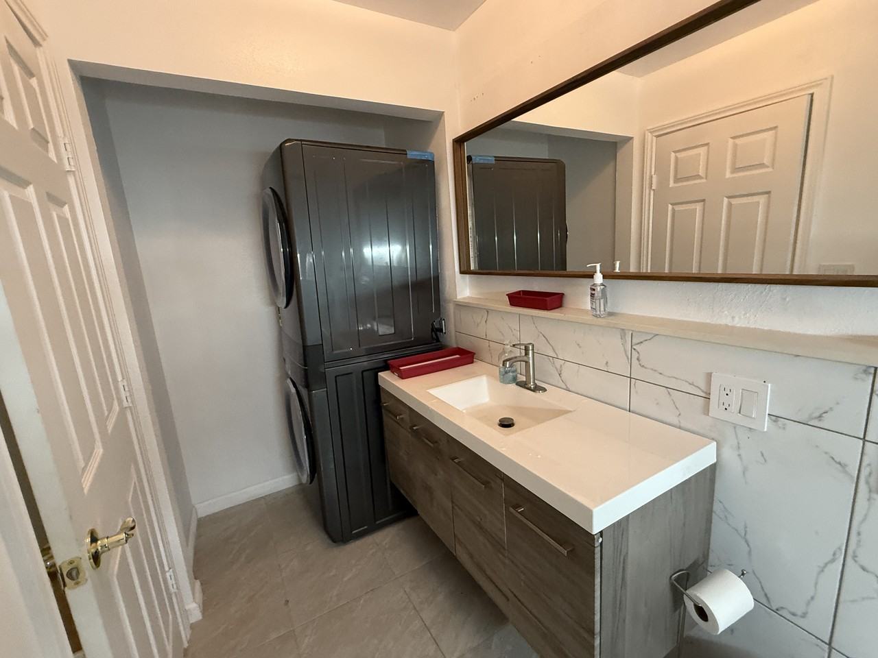 5544 Lawson St #B - Photo 4 of 26