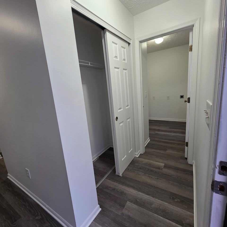 6067 Brice Park Dr - Photo 4 of 14