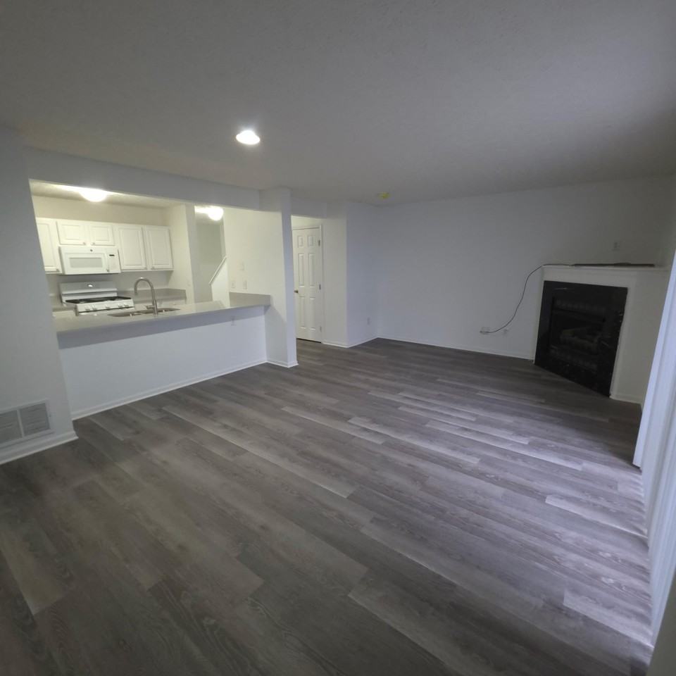 6067 Brice Park Dr - Photo 6 of 14