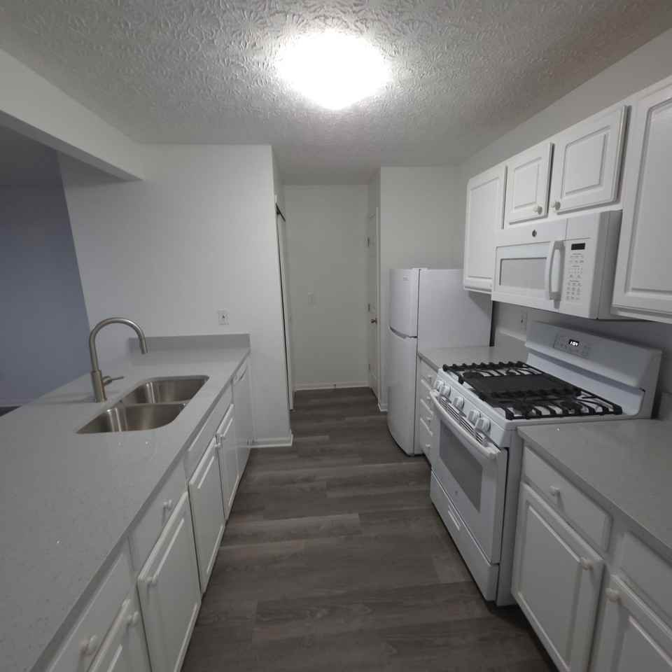 6067 Brice Park Dr - Photo 7 of 14