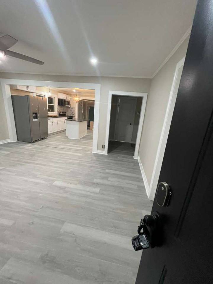 220 Highland Ave Sw - Photo 3 of 12